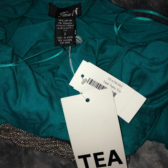 Halter top - Picture 2 of 2